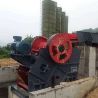 Easy-to-use jaw crusher for gravel